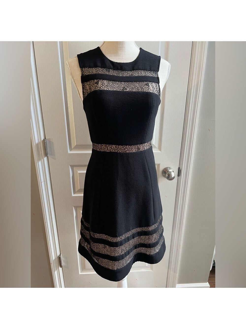 BCBGMAXAZRIA Black Kalli Lace Insert Sleeveless Short Cocktail Dress. Size 0